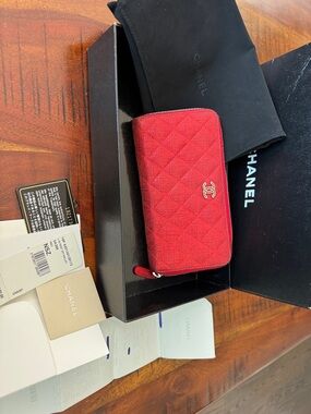 CHANEL L- Gusset Red Zip-Wallet